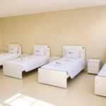 Imagem mostra o dormitório para os hóspedes da Rede Village Care